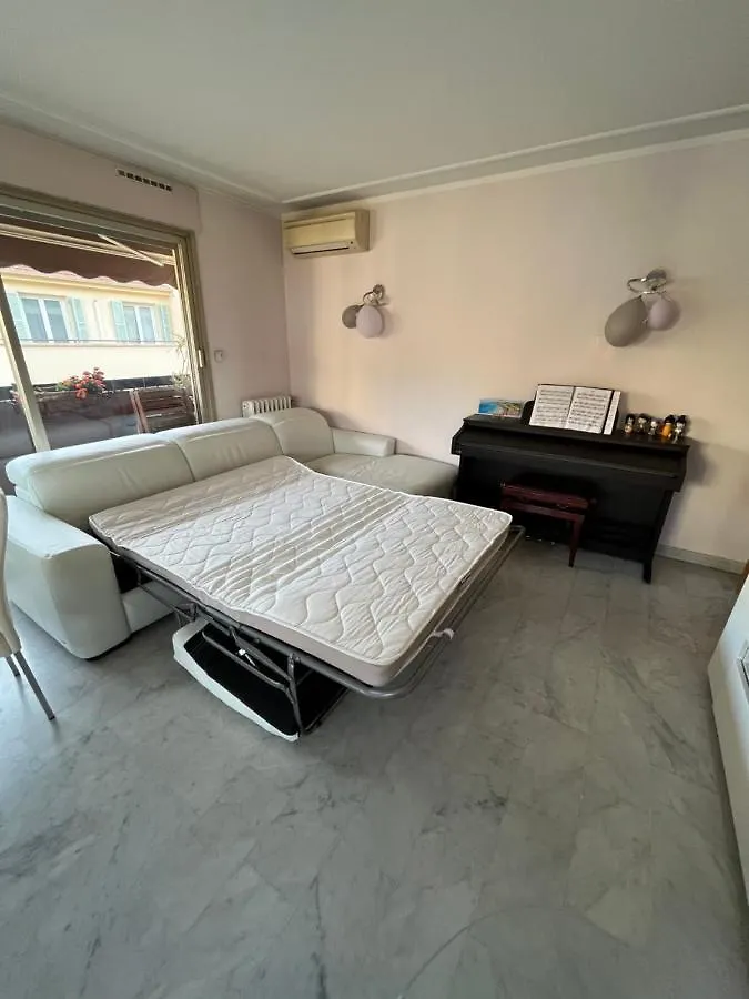 Chambre Privee Avec Terrasse Au Port De ニース ホームステイ