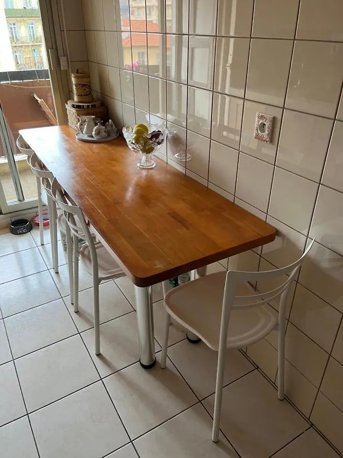 Chambre Privee Avec Terrasse Au Port De ニース 0*,